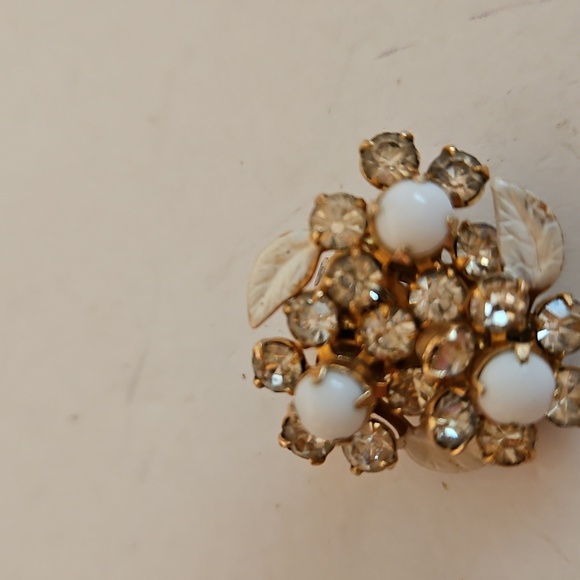 WEISS NY Vintage Milk Glass, Enamel & Rhinestones On Goldtone Clip On Earrings - Picture 2 of 5